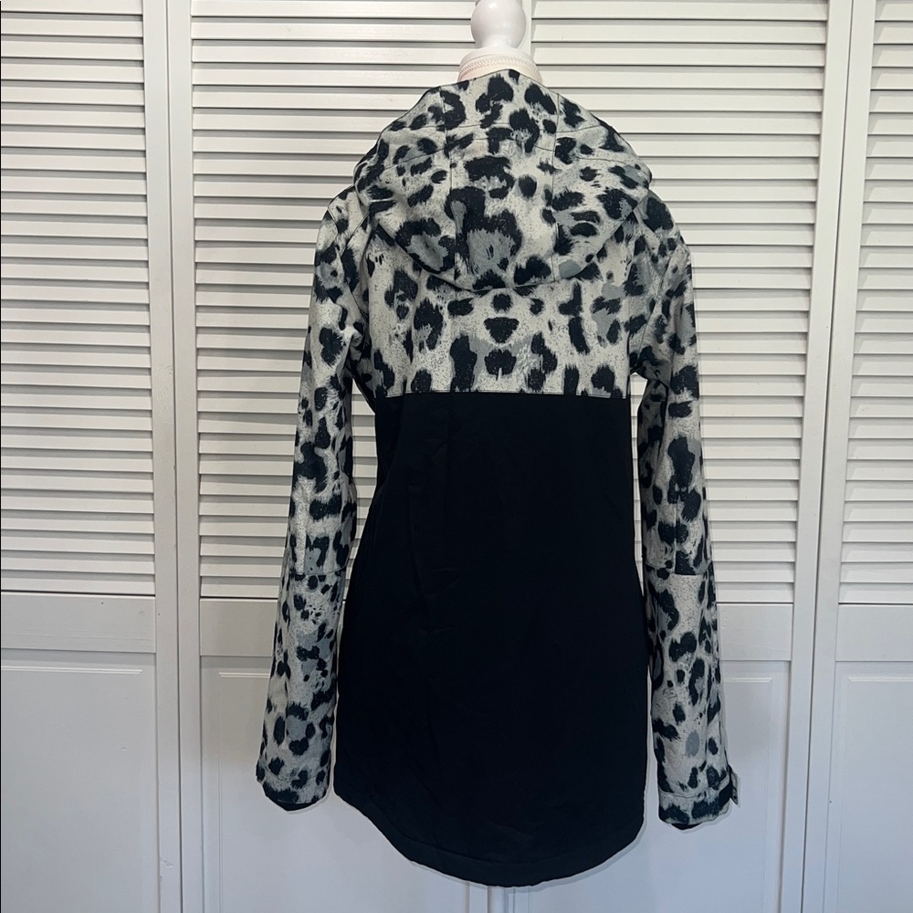 DC Cruiser Snow Leopard Women's Ski Snowboard
Jacket šāļøšæāļøā·ļø - Picture 12 of 16